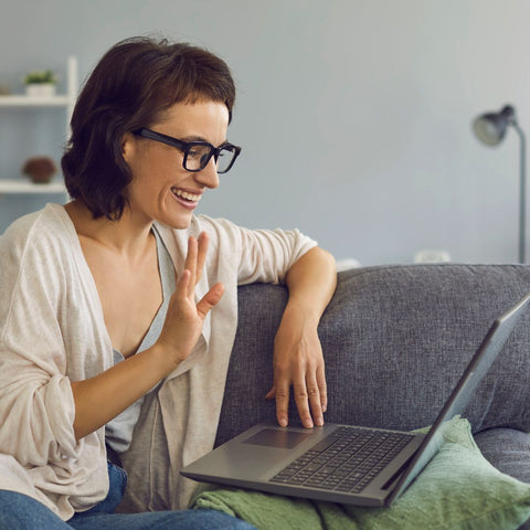 Love + Asana offers employee wellness workshops live on Zoom to support mental and physical health with engaging content about sleep, immunity, tech overload, gratitude mindset and more!